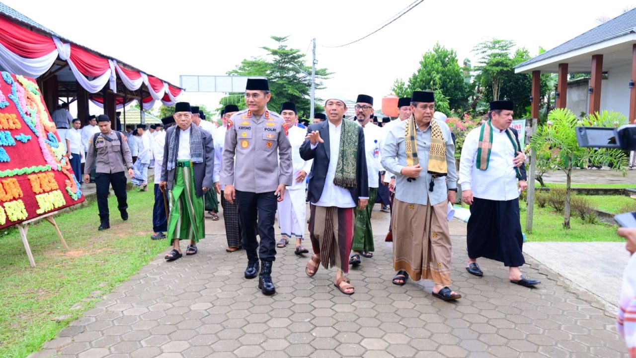 Kapolda Jambi dan HBA Hadiri Apel Akbar Hari Santri, Ajak Santri Jadi Pelopor Perdamaian dan Kemajuan