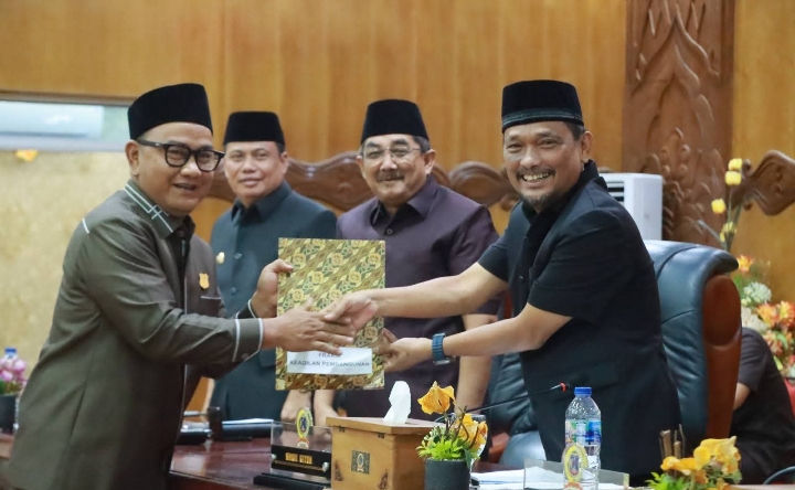 Bupati Anwar Sadat Hadiri Paripurna, DPRD Sampaikan Pemandangan Umum Fraksi atas LKPJ 2025