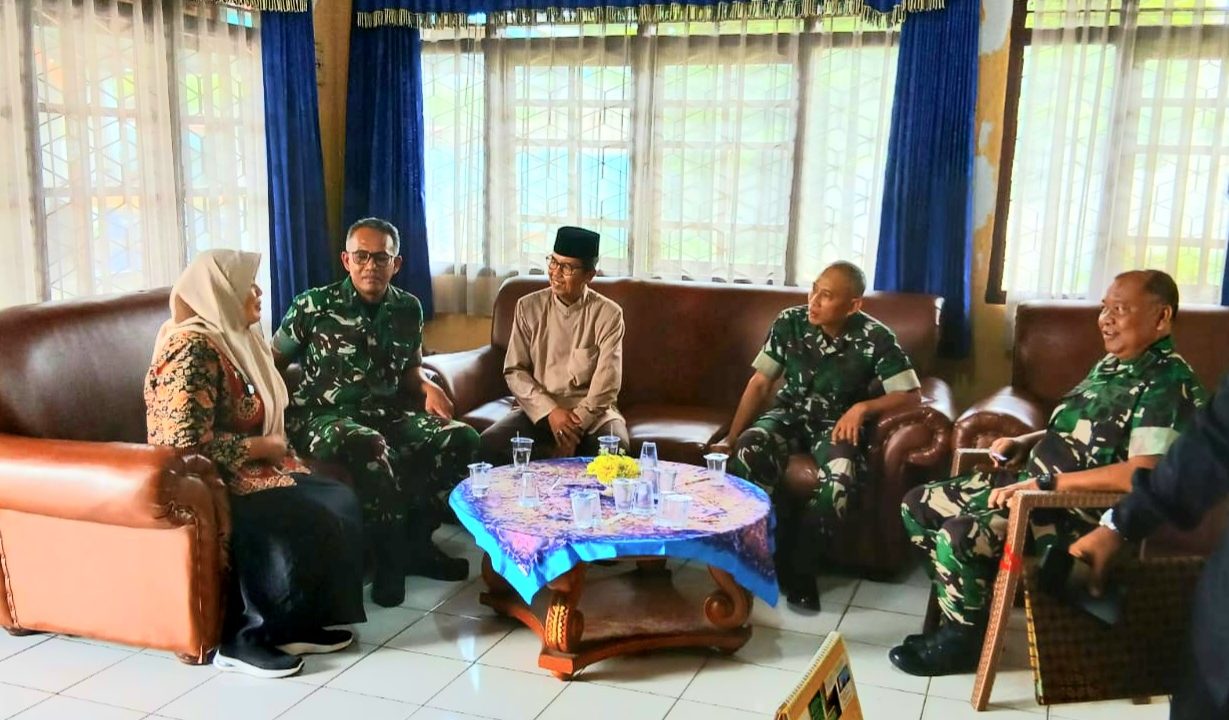 Karya Bakti Korem 042/Gapu Sentuh Anak Yatim di Jambi Selatan