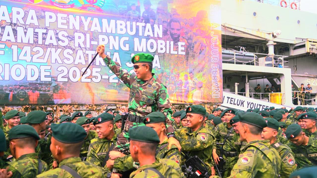 Danrem 042/Gapu pimpin penyambutan satgas 142/kesatri jayari